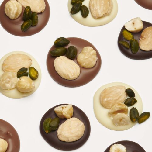 Músics de xocolata blanca, xocolata amb llet i xocolata negra elaborats per Lluc Crusellas, millor xocolater del món