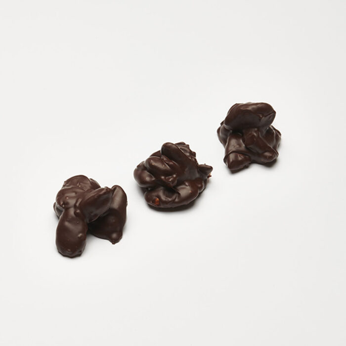 Rocs de xocolata negra elaborats per Lluc Crusellas