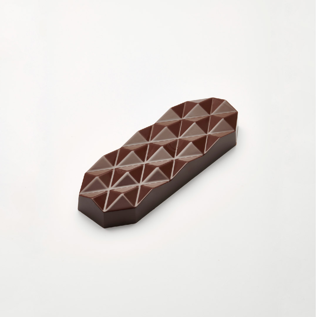 Torró de xocolata negra elaborat per Lluc Crusellas, el millor xocolater del món