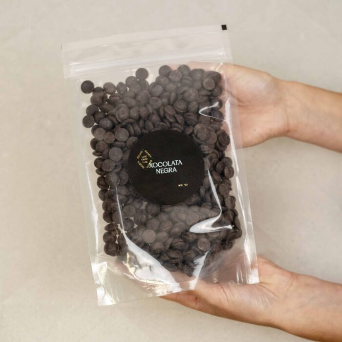 Gotes de xocolata negra elaborades per Lluc Crusellas, el millor xocolater del món
