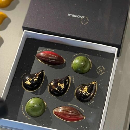 Bombons de xocolata negra elaborats per Lluc Crusellas
